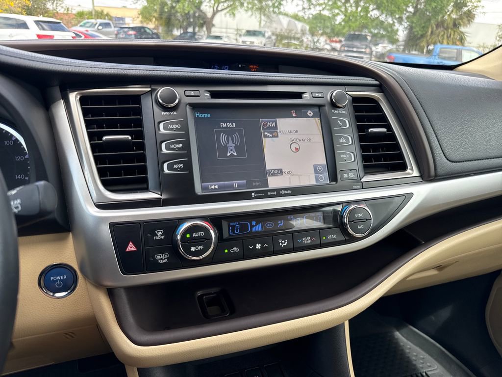 Used 2019 Toyota Highlander XLE image 20