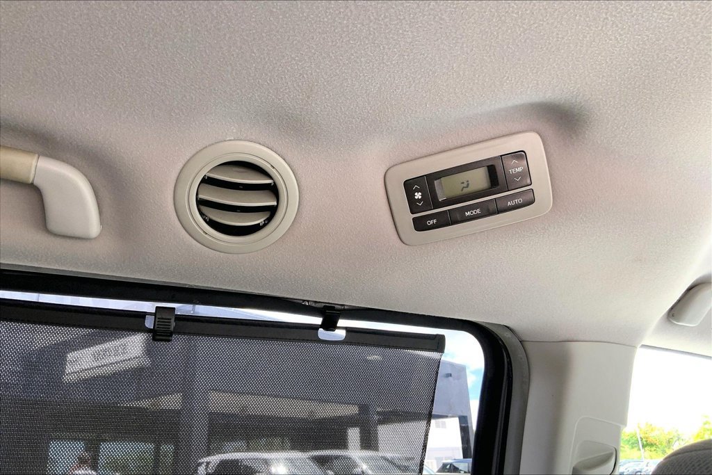 Used 2014 Toyota Sienna LE FWD image 30