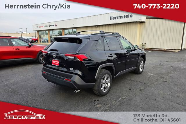 Used 2023 Toyota RAV4 XLE w/ Convenience Package image 28