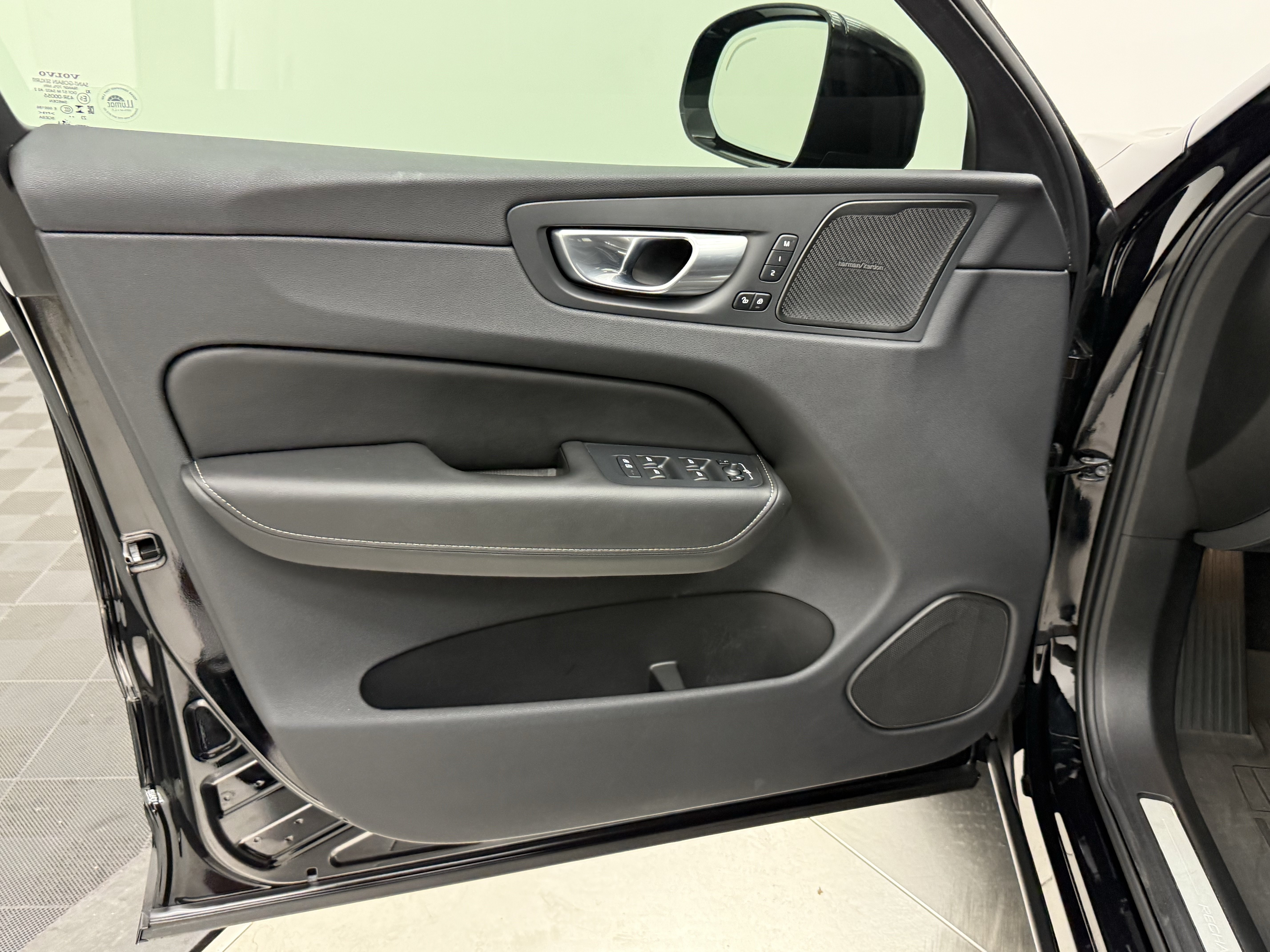 Certified 2024 Volvo XC60 T8 Ultimate w/ Protection Package Premier AWD/4WD image 10