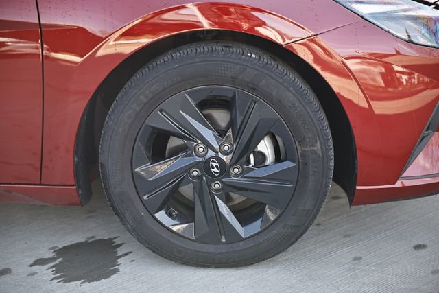 Used 2023 Hyundai Elantra SEL w/ Preferred Accessory Package image 4