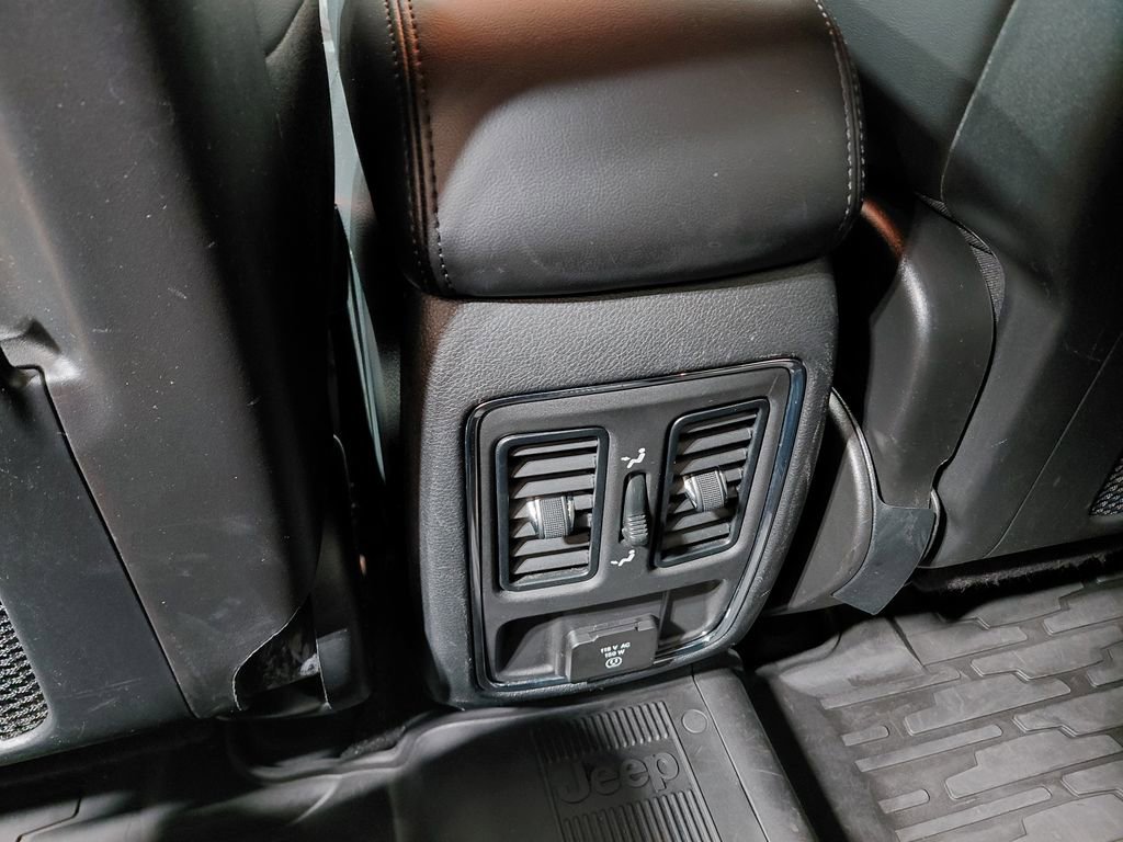 Certified 2021 Jeep Grand Cherokee Laredo X AWD/4WD image 40