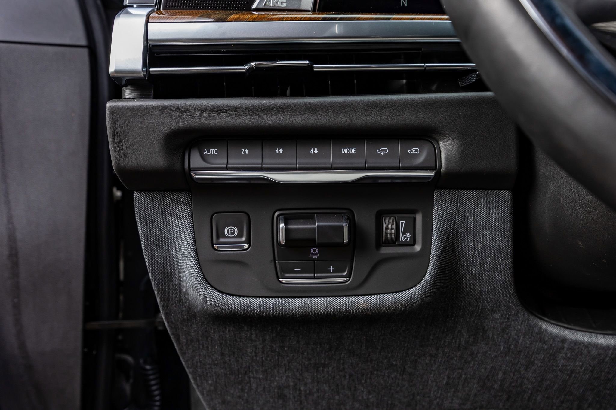 Used 2025 Cadillac Escalade ESV Sport Platinum w/ LPO, ONYX Package image 22