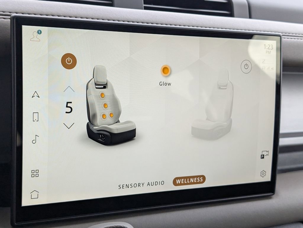 Certified 2025 Land Rover Defender 110 image 17