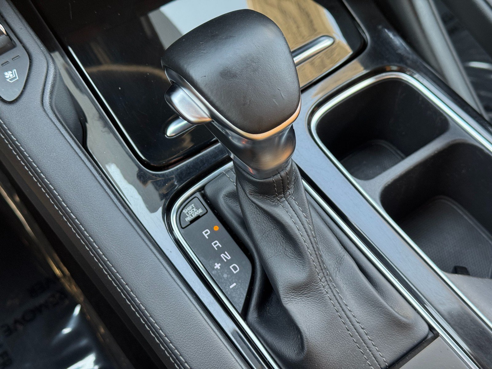 Used 2020 Kia Telluride SX w/ Towing Package FWD image 30