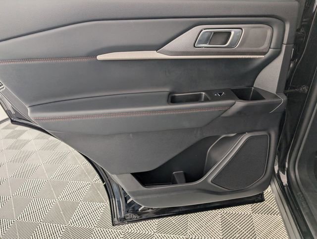 Used 2025 Ford Explorer ST-Line w/ ST-Line Street Pack image 30