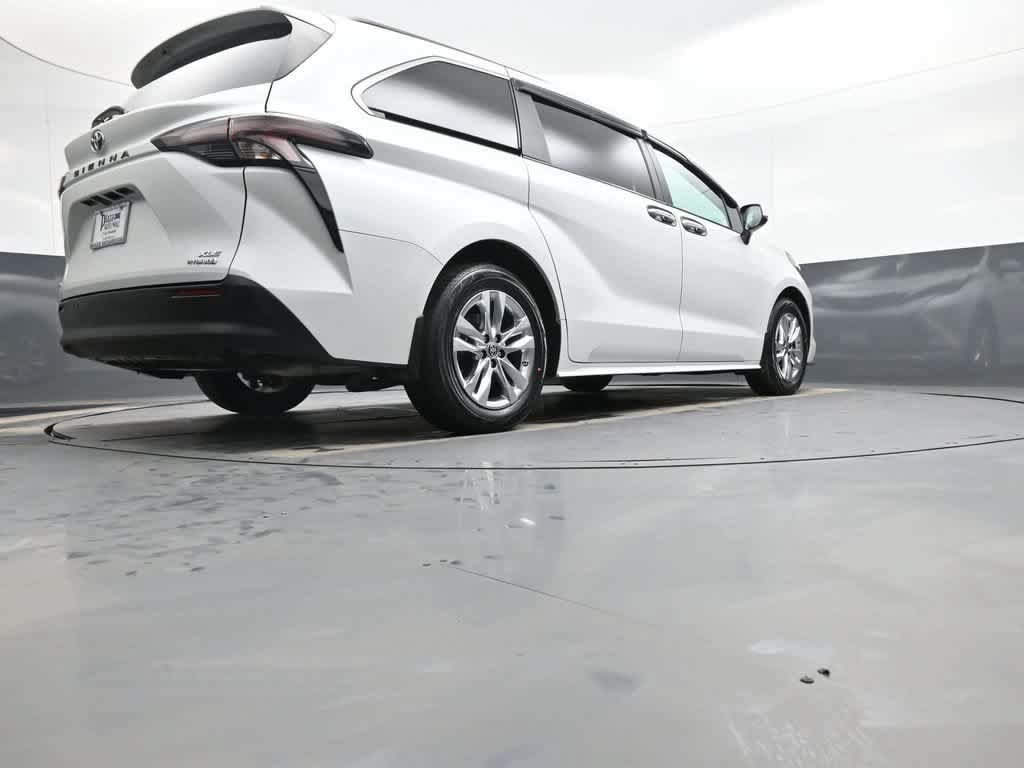 Used 2024 Toyota Sienna XLE w/ XLE Plus Package AWD/4WD image 32