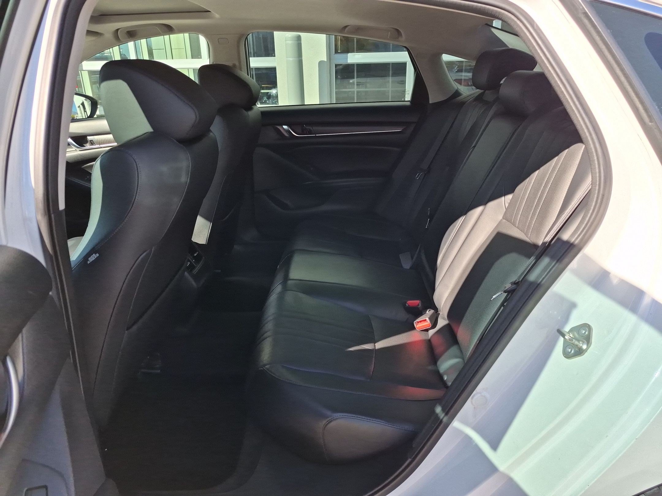 Used 2018 Honda Accord Touring image 30