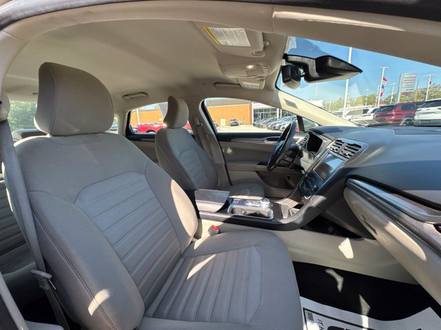 Used 2019 Ford Fusion SE FWD image 18