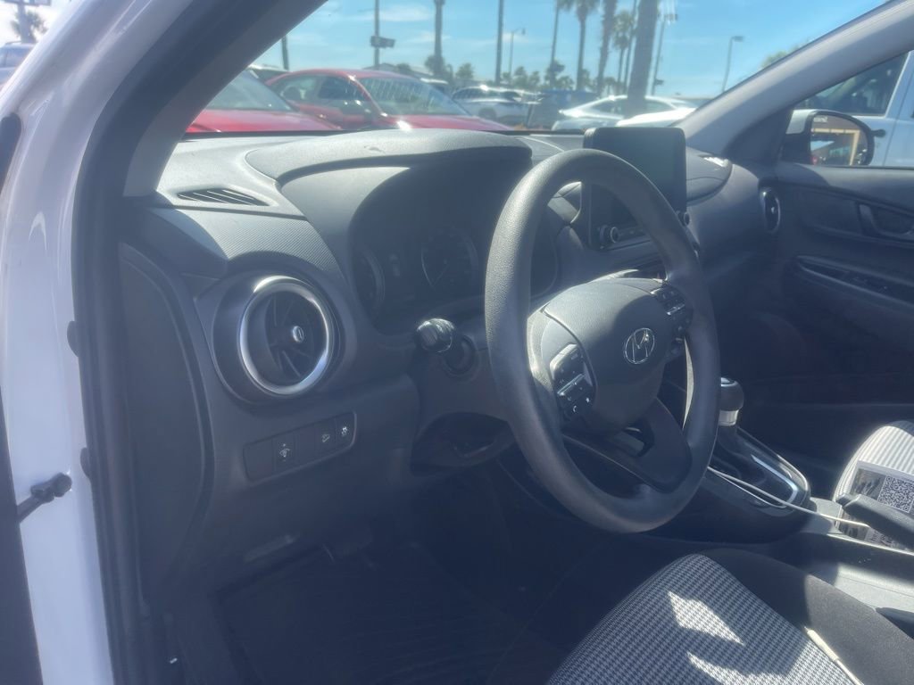 Certified 2022 Hyundai Kona SE w/ Cargo Package image 3