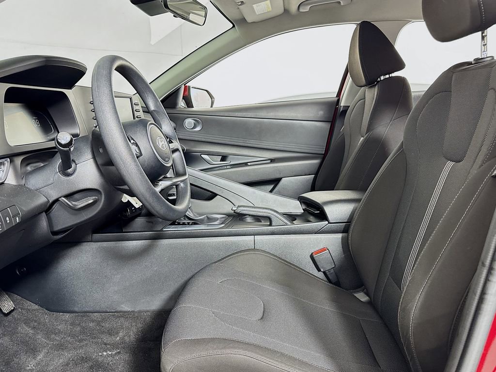 Used 2024 Hyundai Elantra SE image 10