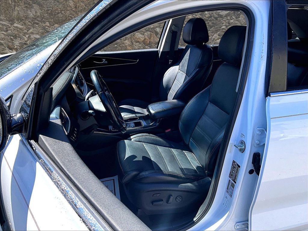 Used 2016 Kia Sorento SX image 23