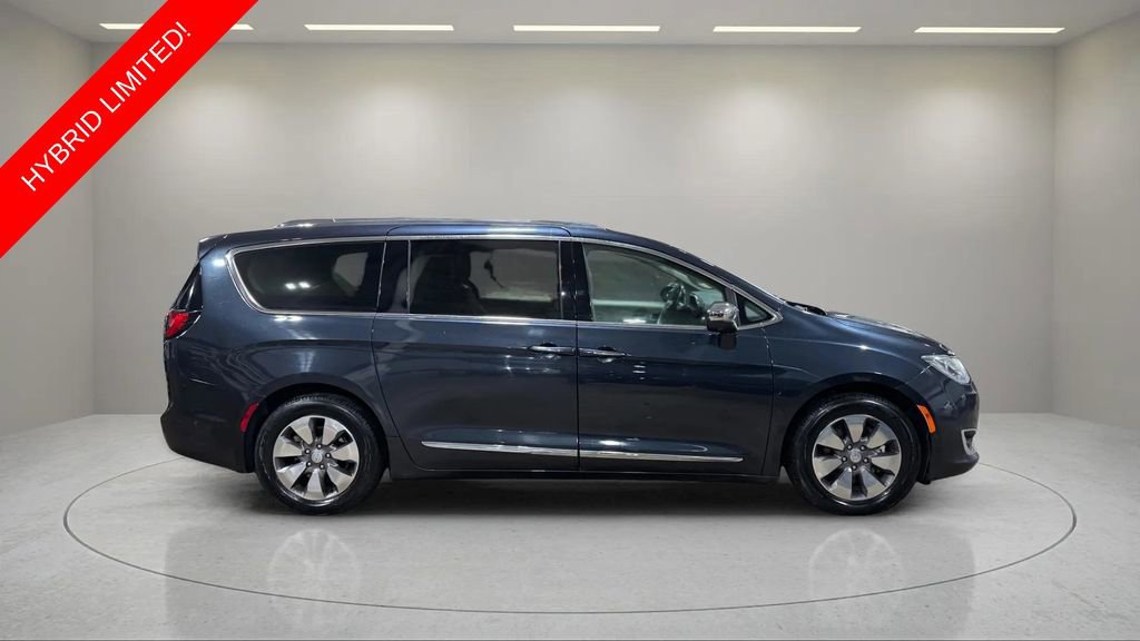 Used 2019 Chrysler Pacifica Limited w/ Advanced Safetytec Group FWD image 2