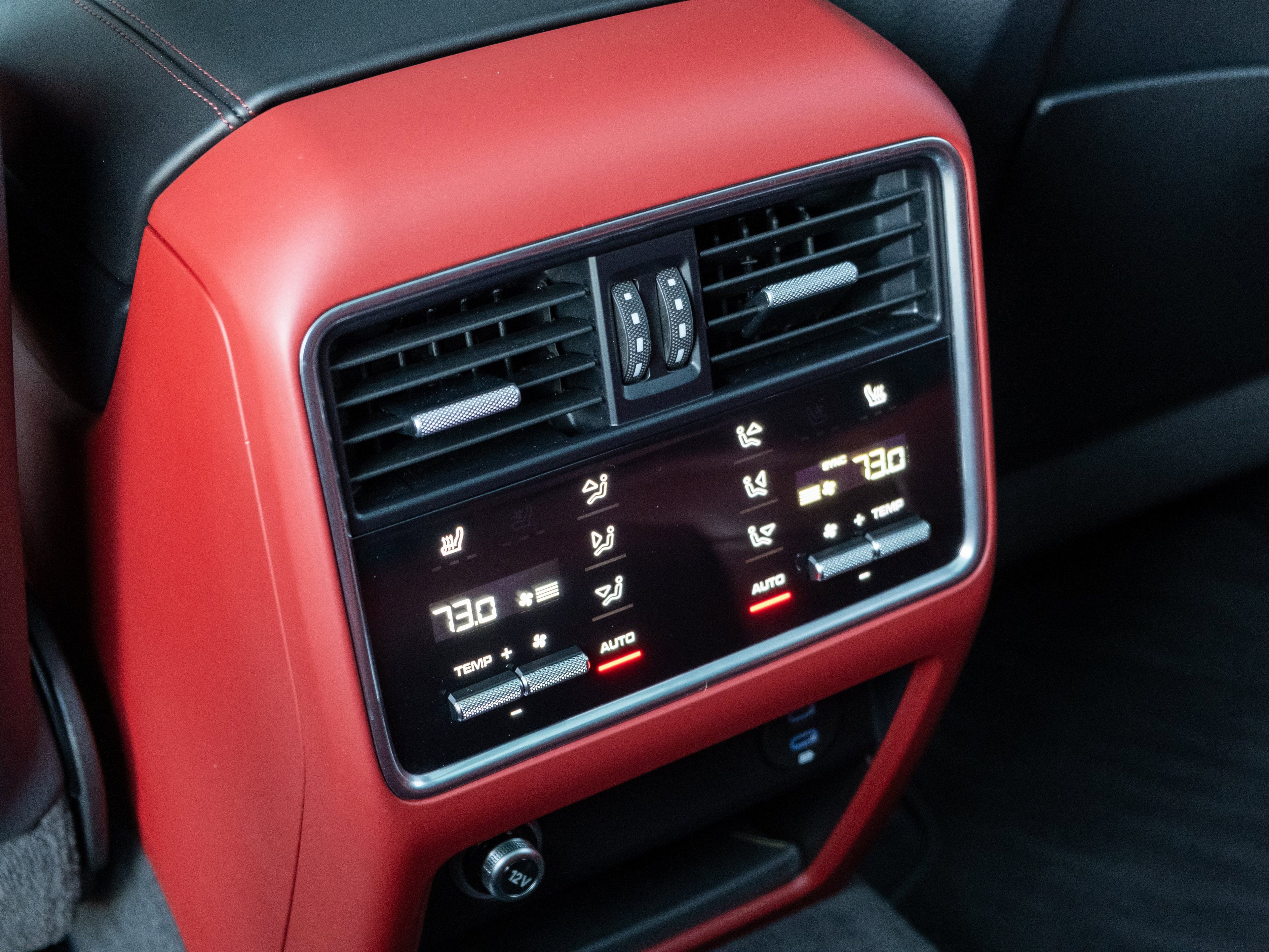 Certified 2022 Porsche Cayenne S Platinum image 38