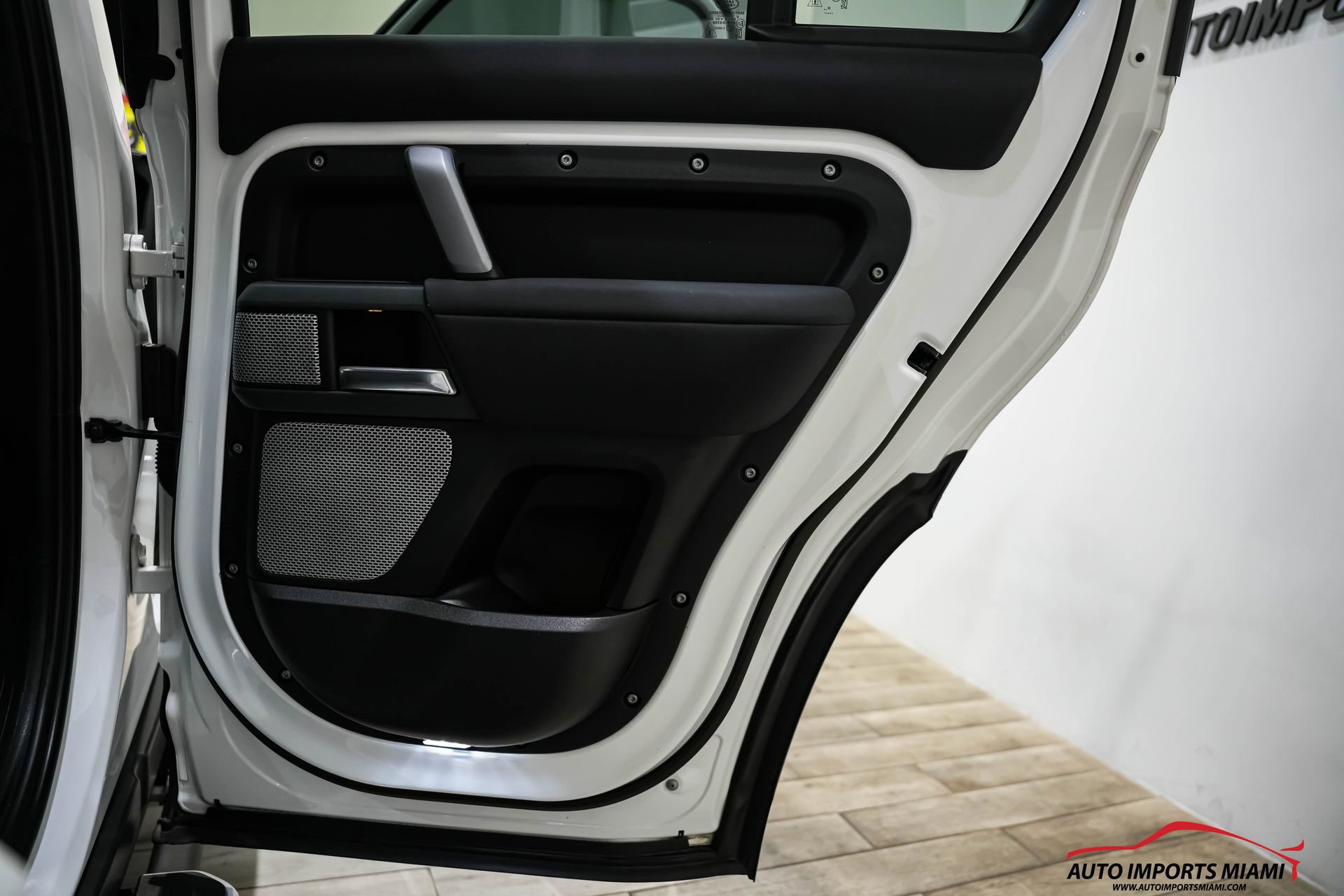 Used 2023 Land Rover Defender 130 X-Dynamic SE image 53