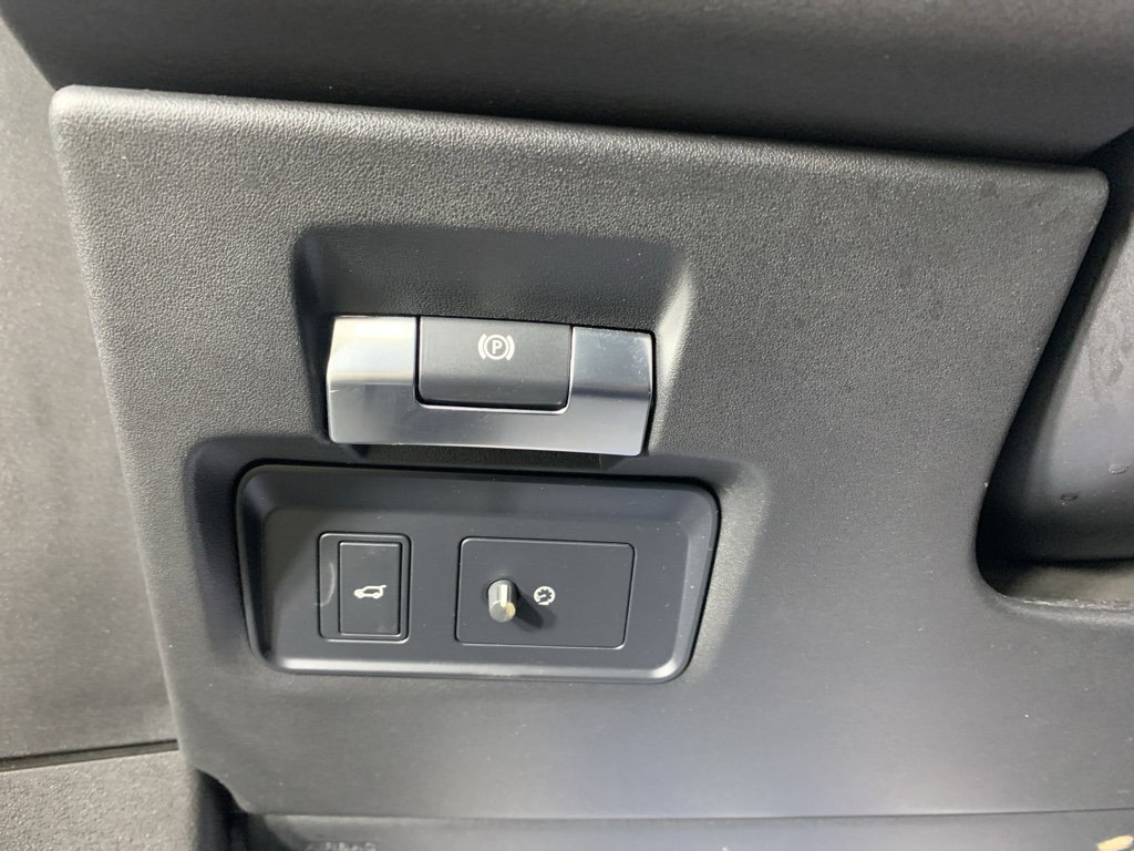 Used 2020 Land Rover Range Rover Evoque SE image 17