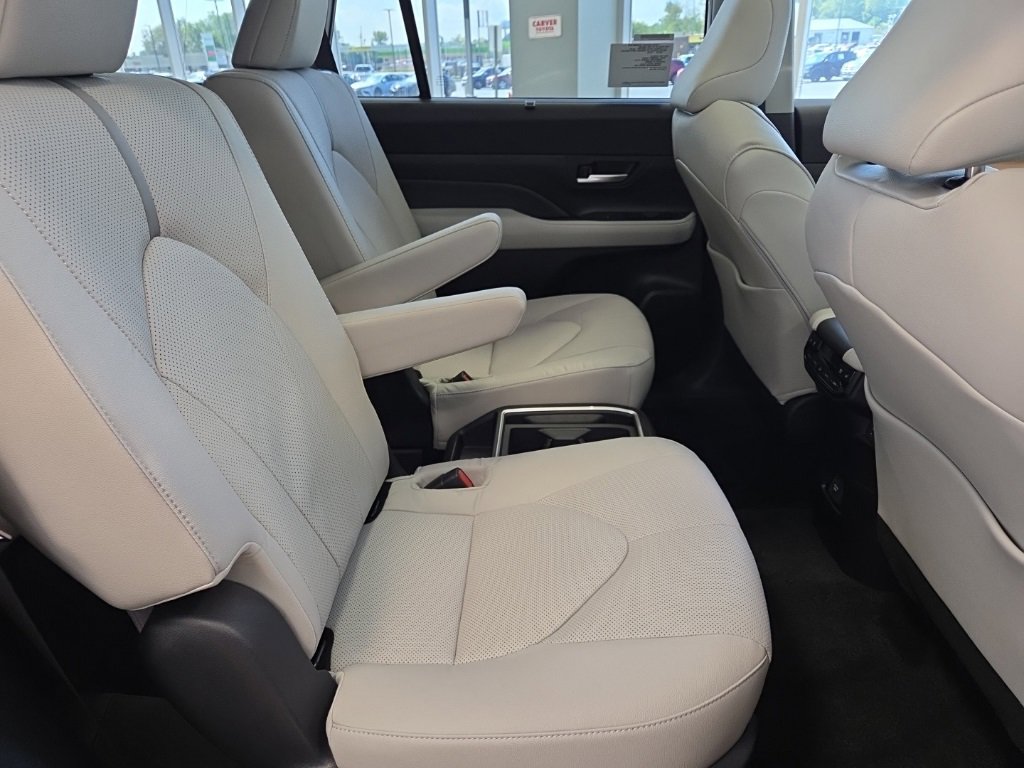 New 2025 Toyota Grand Highlander AWD image 17