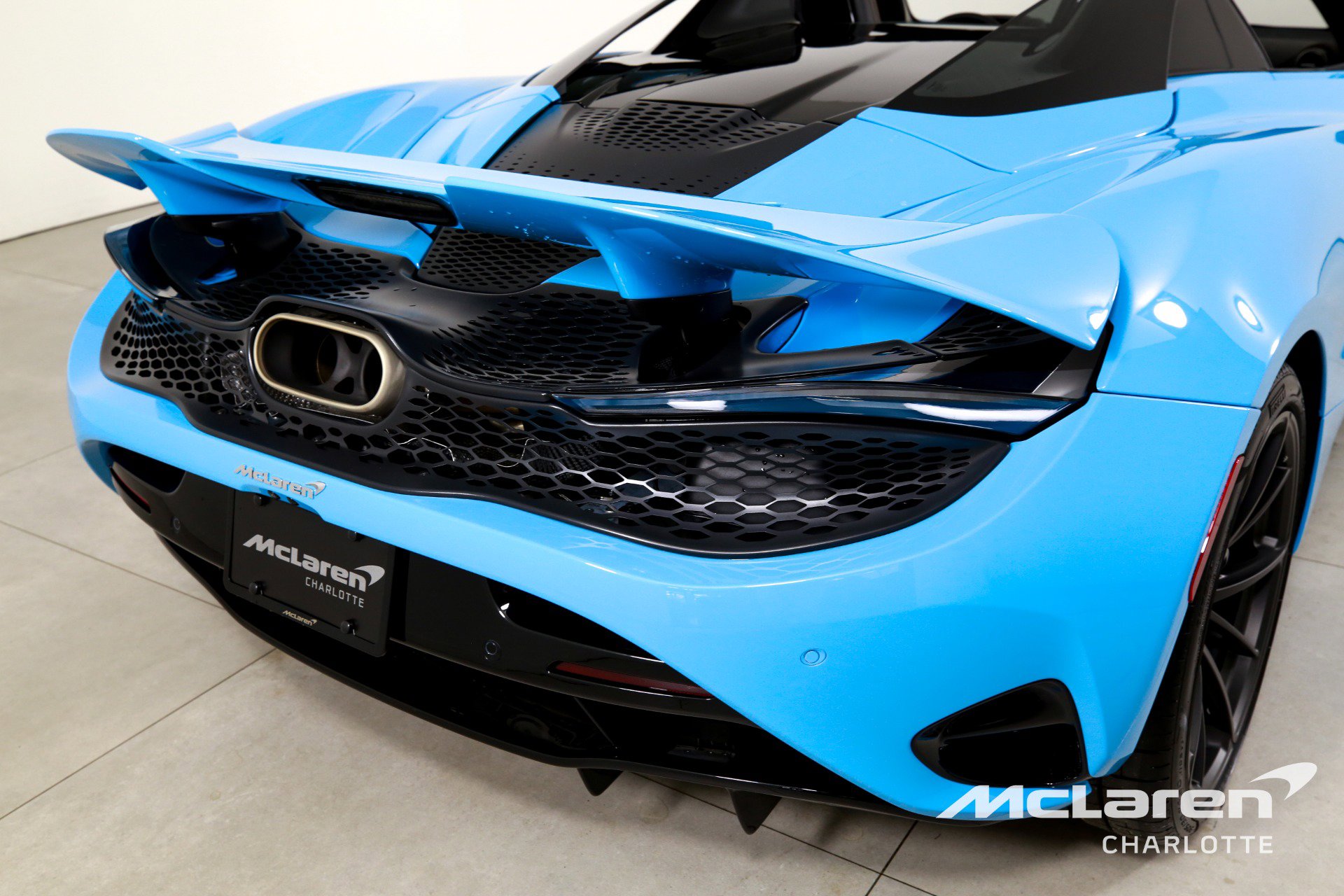 Used 2027 McLaren 750S Spider RWD image 33