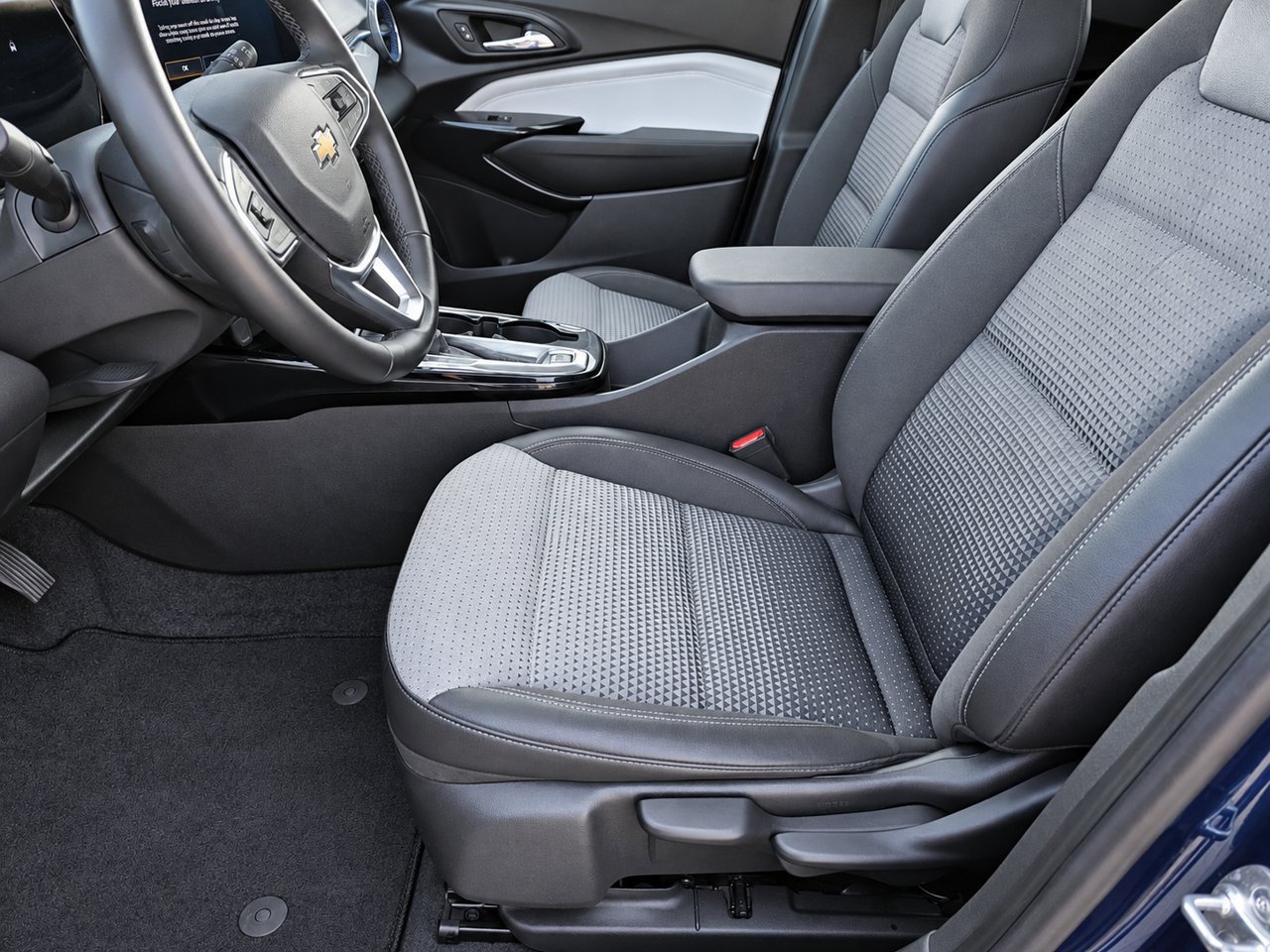 Certified 2024 Chevrolet Trax LT w/ Sunroof Package FWD image 13