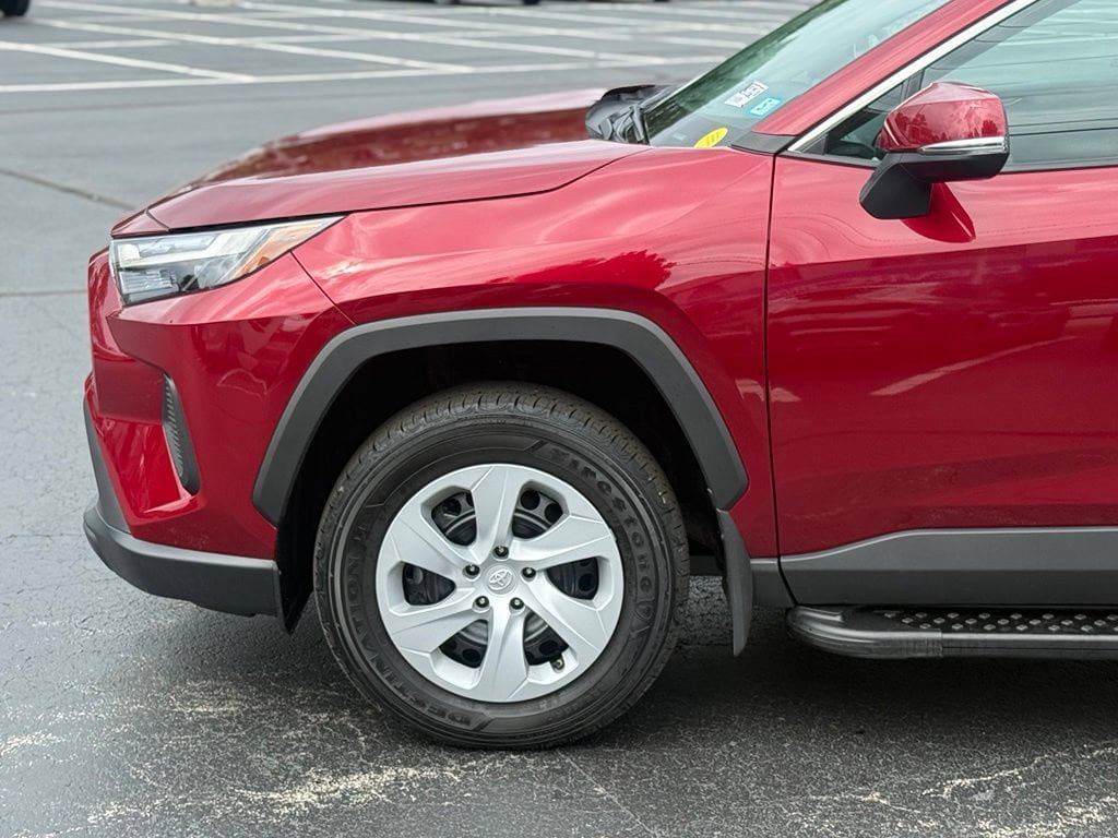 Certified 2025 Toyota RAV4 LE AWD/4WD image 2