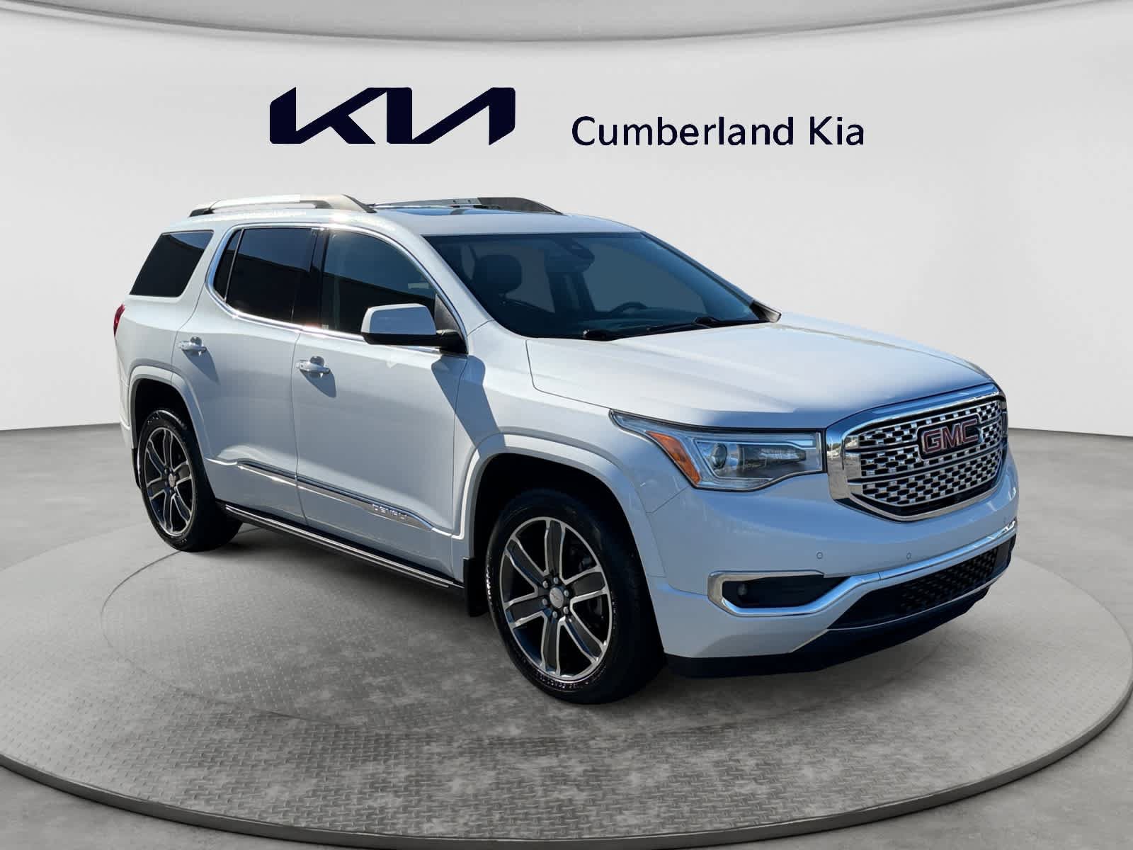 Used 2018 GMC Acadia Denali w/ Technology Package AWD/4WD image 7