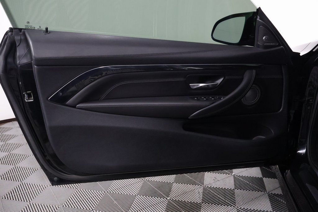Used 2016 BMW M4 Convertible RWD image 11