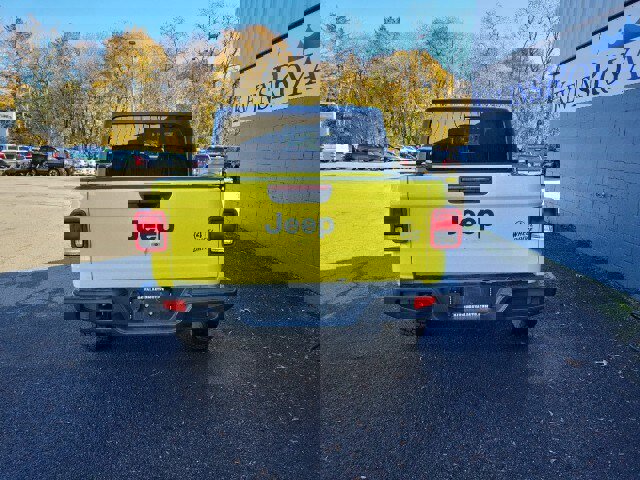 Used 2023 Jeep Gladiator Sport image 12