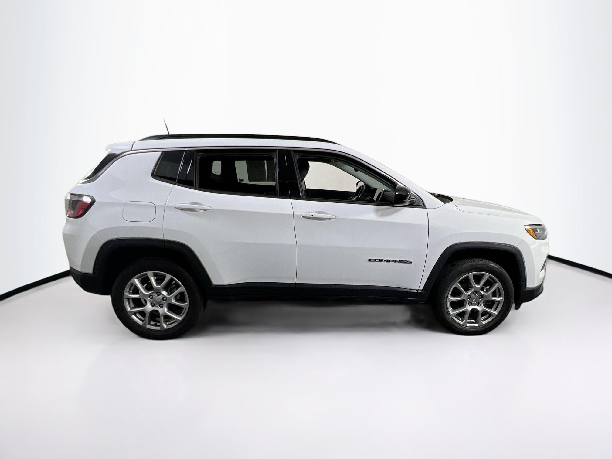 Used 2022 Jeep Compass Latitude AWD/4WD image 4