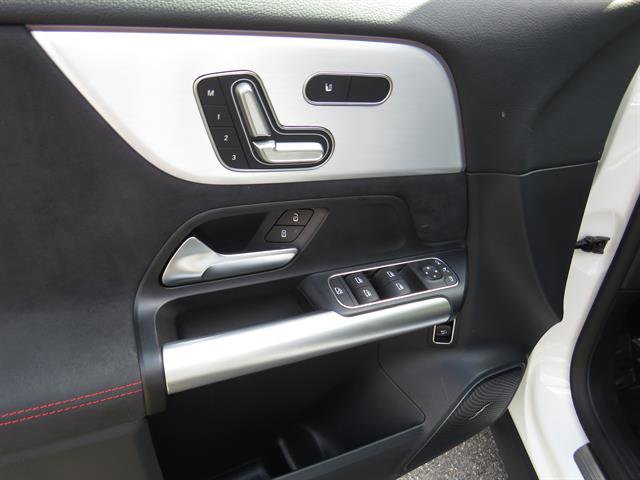 Used 2025 Mercedes-Benz GLA 35 AMG 4MATIC image 9