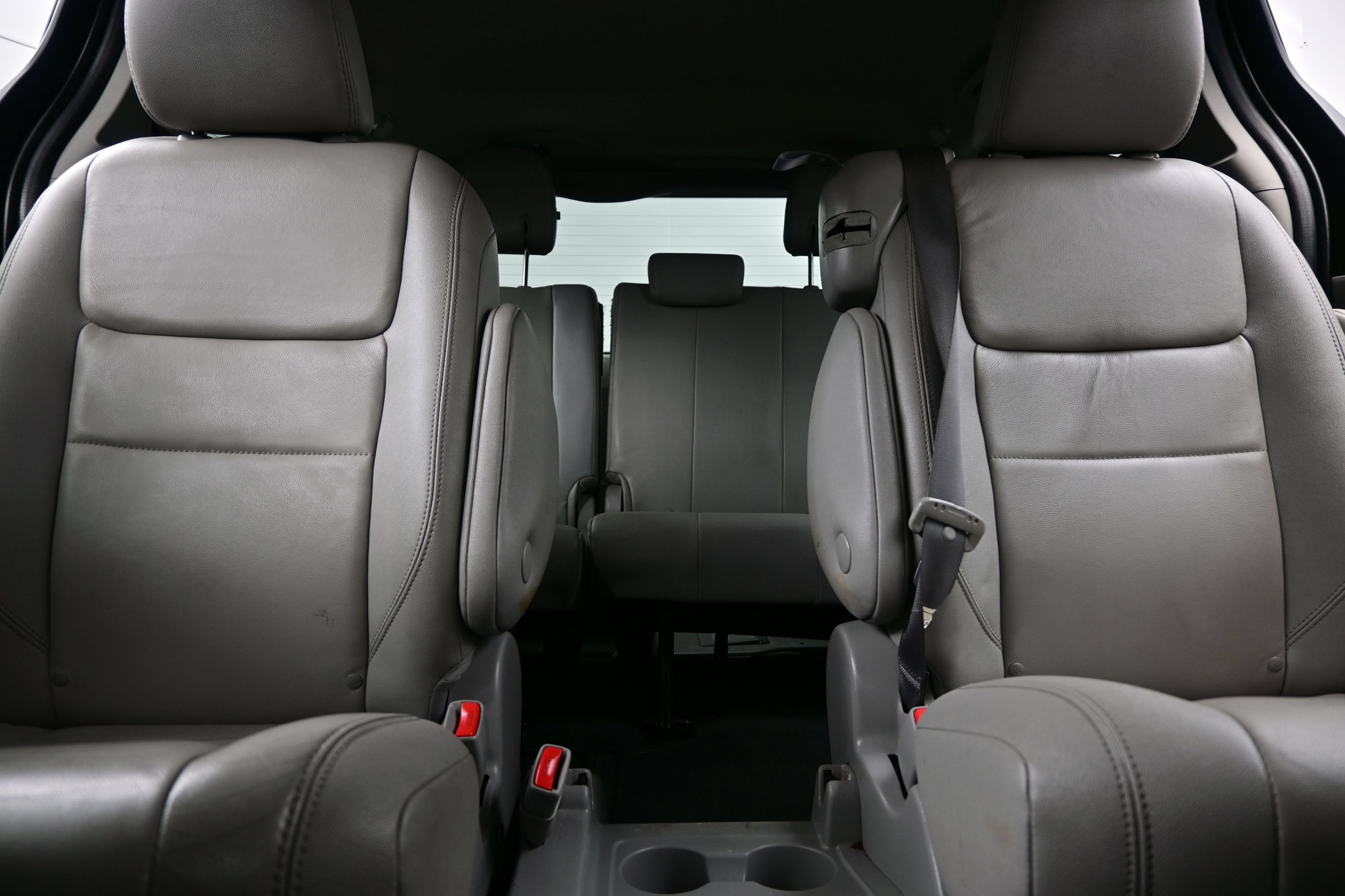Used 2020 Toyota Sienna XLE FWD image 14