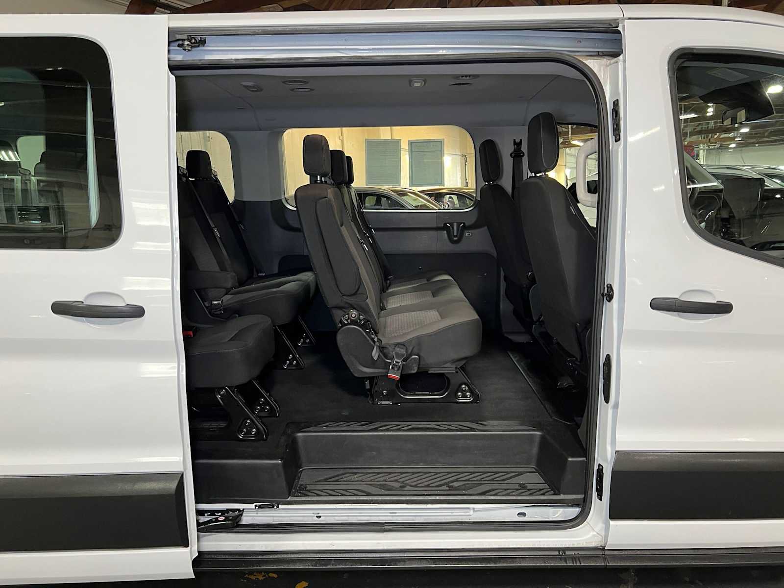 Used 2023 Ford Transit 350 XLT RWD image 12