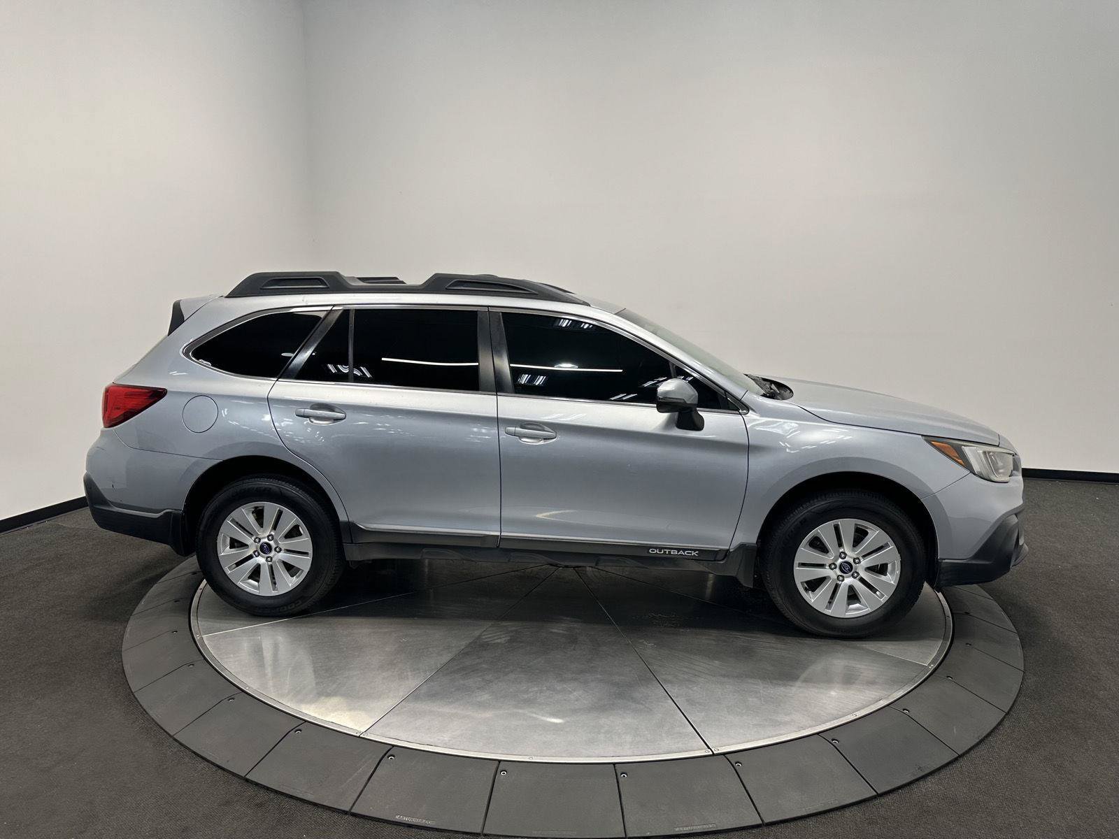 Used 2019 Subaru Outback 2.5i Premium w/ Popular Package #2 AWD/4WD image 8