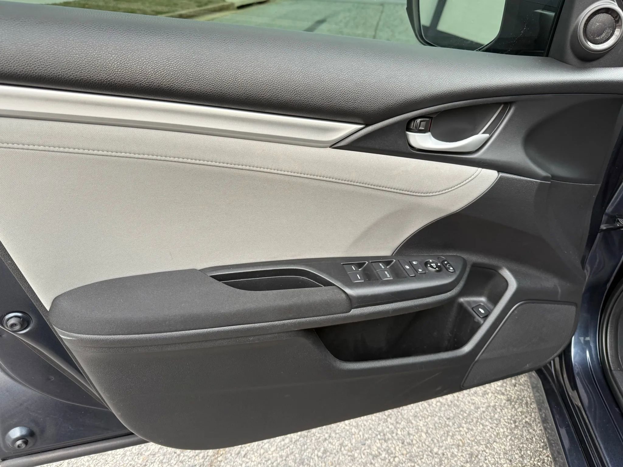 Used 2019 Honda Civic EX image 16