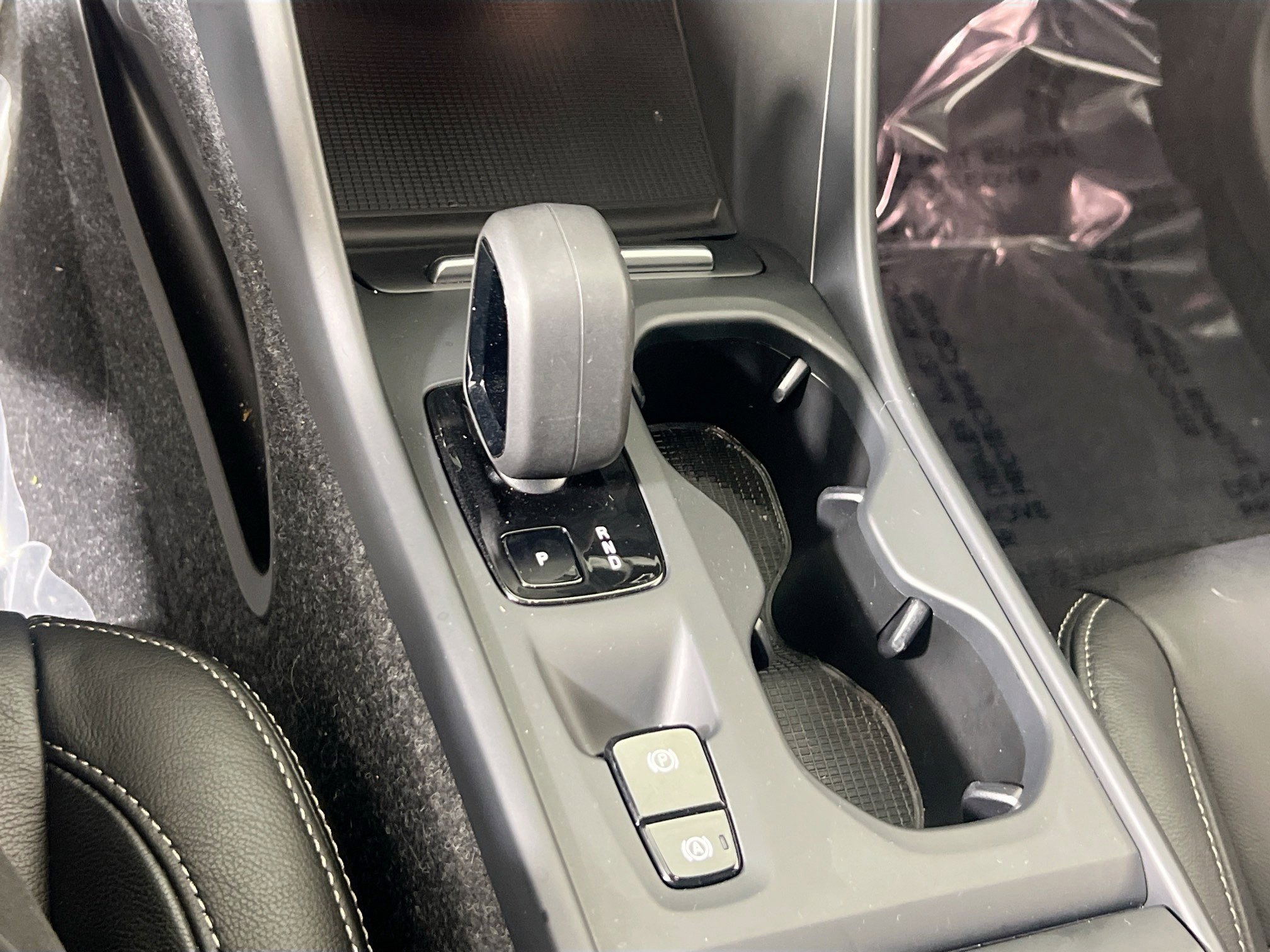 Used 2023 Volvo XC40 B5 Core w/ Climate Package image 17