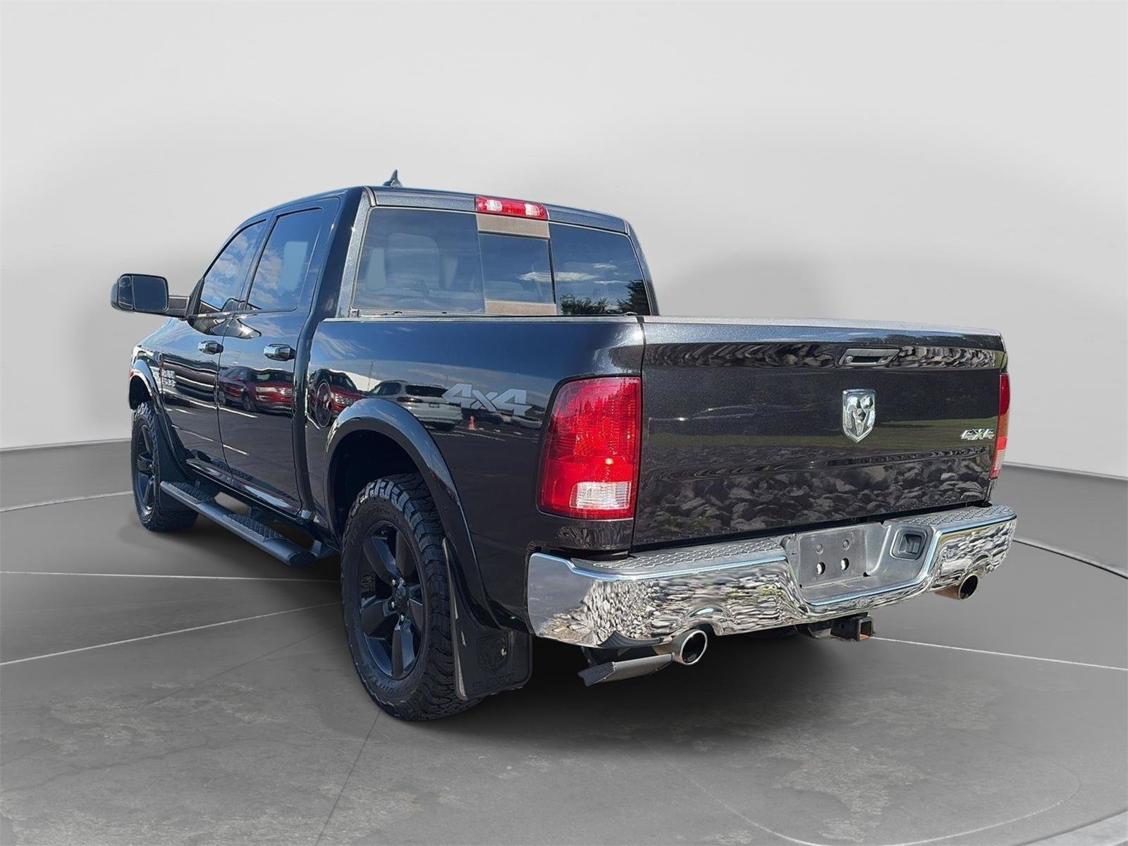 Used 2018 RAM 1500 SLT AWD/4WD image 3