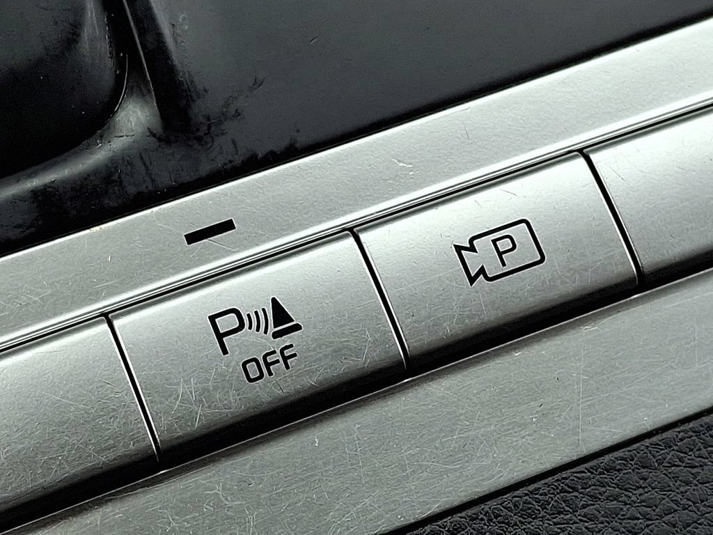 Used 2024 Kia Carnival LX FWD image 26