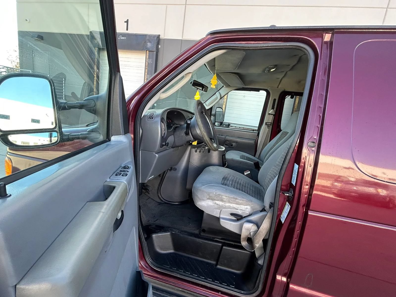 Used 2005 Ford E-350 and Econoline 350 Extended Super Duty RWD image 9