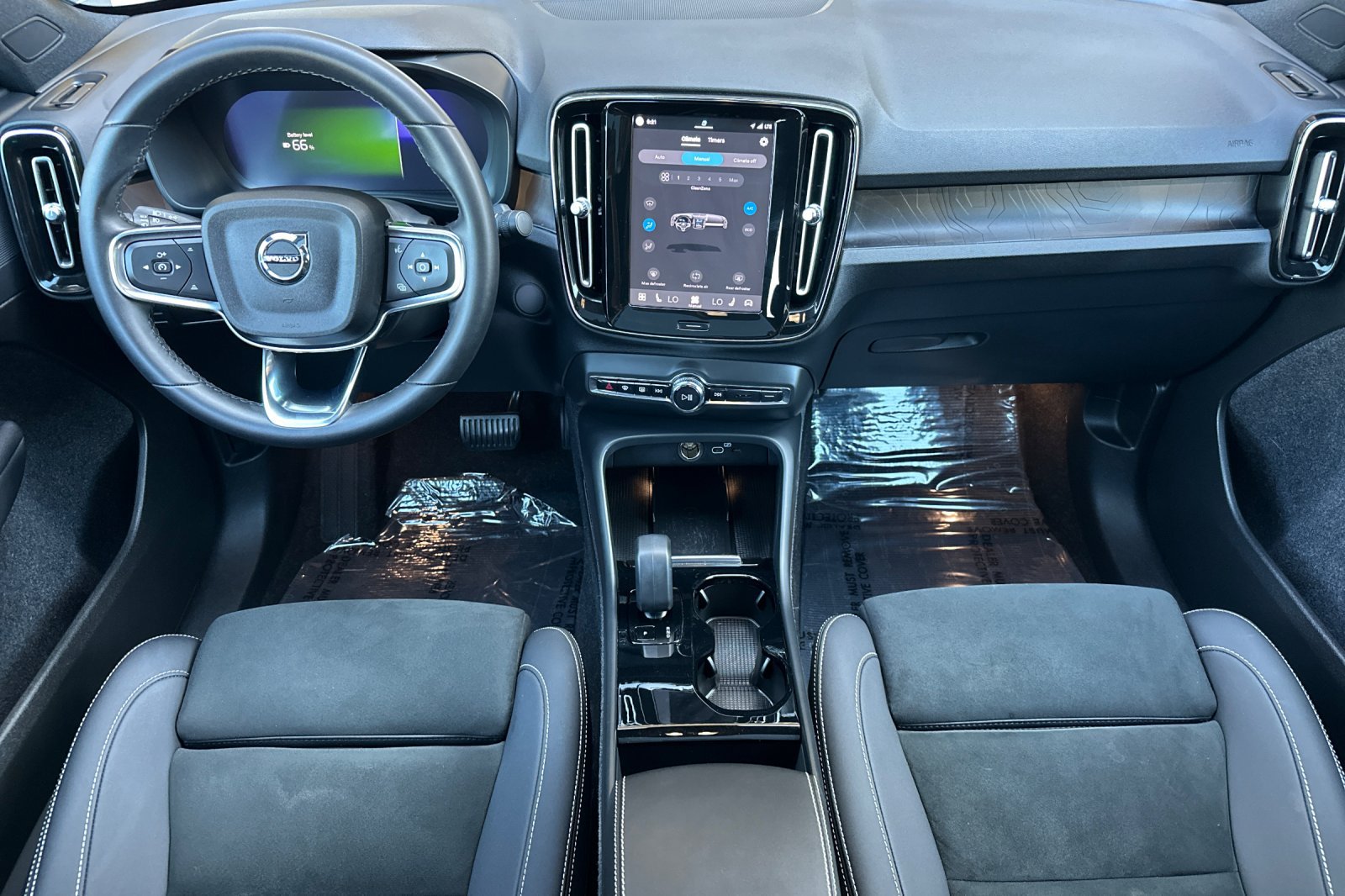 Certified 2023 Volvo C40 P8 Recharge Plus w/ Protection Package Premier AWD/4WD image 15