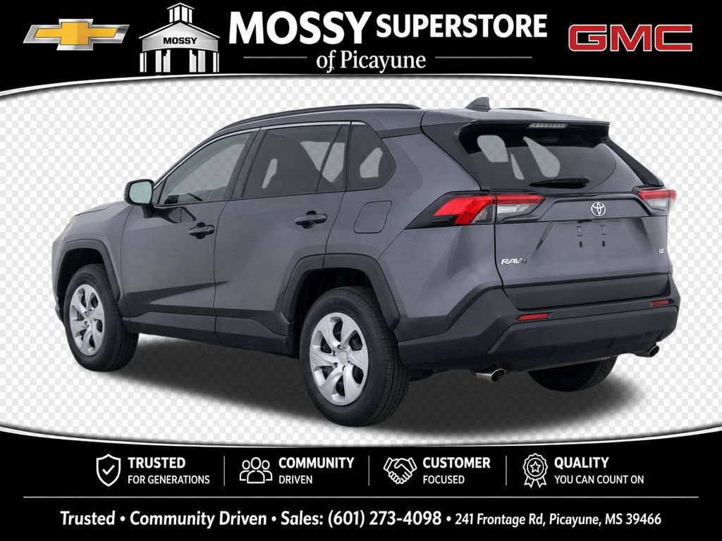 Used 2021 Toyota RAV4 LE FWD image 3