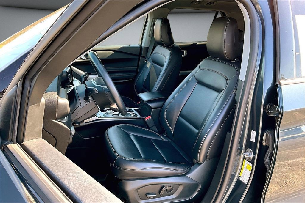 Used 2022 Ford Explorer XLT w/ Equipment Group 202A image 20