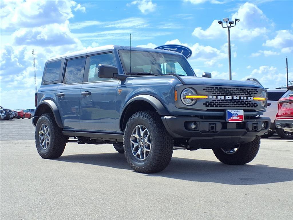 New 2025 Ford Bronco Badlands image 3