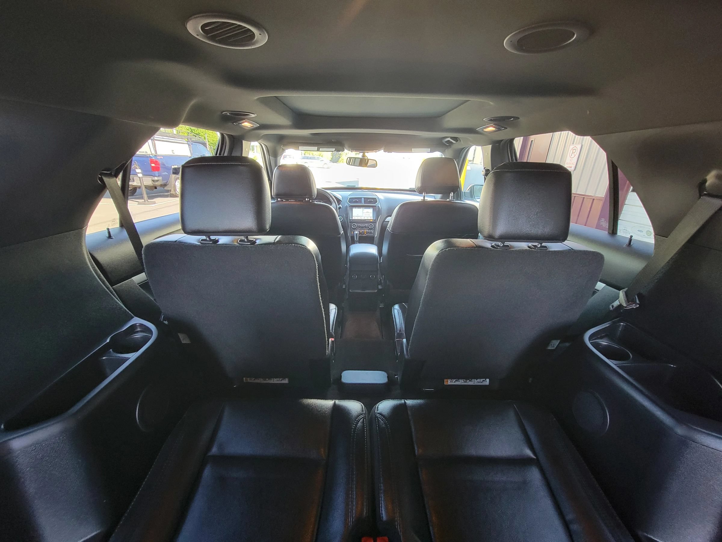 Used 2017 Ford Explorer XLT w/ Equipment Group 202A AWD/4WD image 17