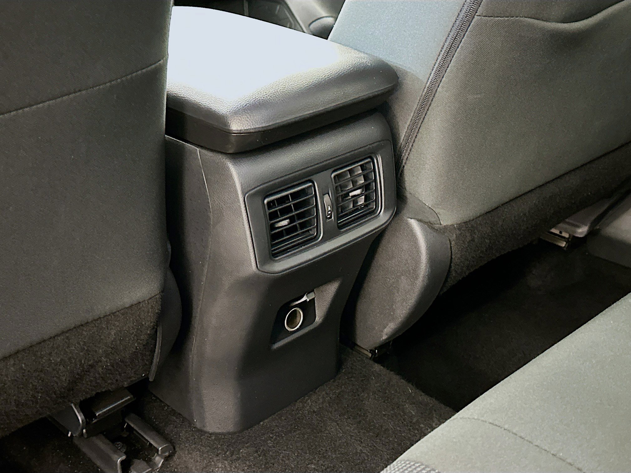 Used 2025 Toyota RAV4 LE image 28