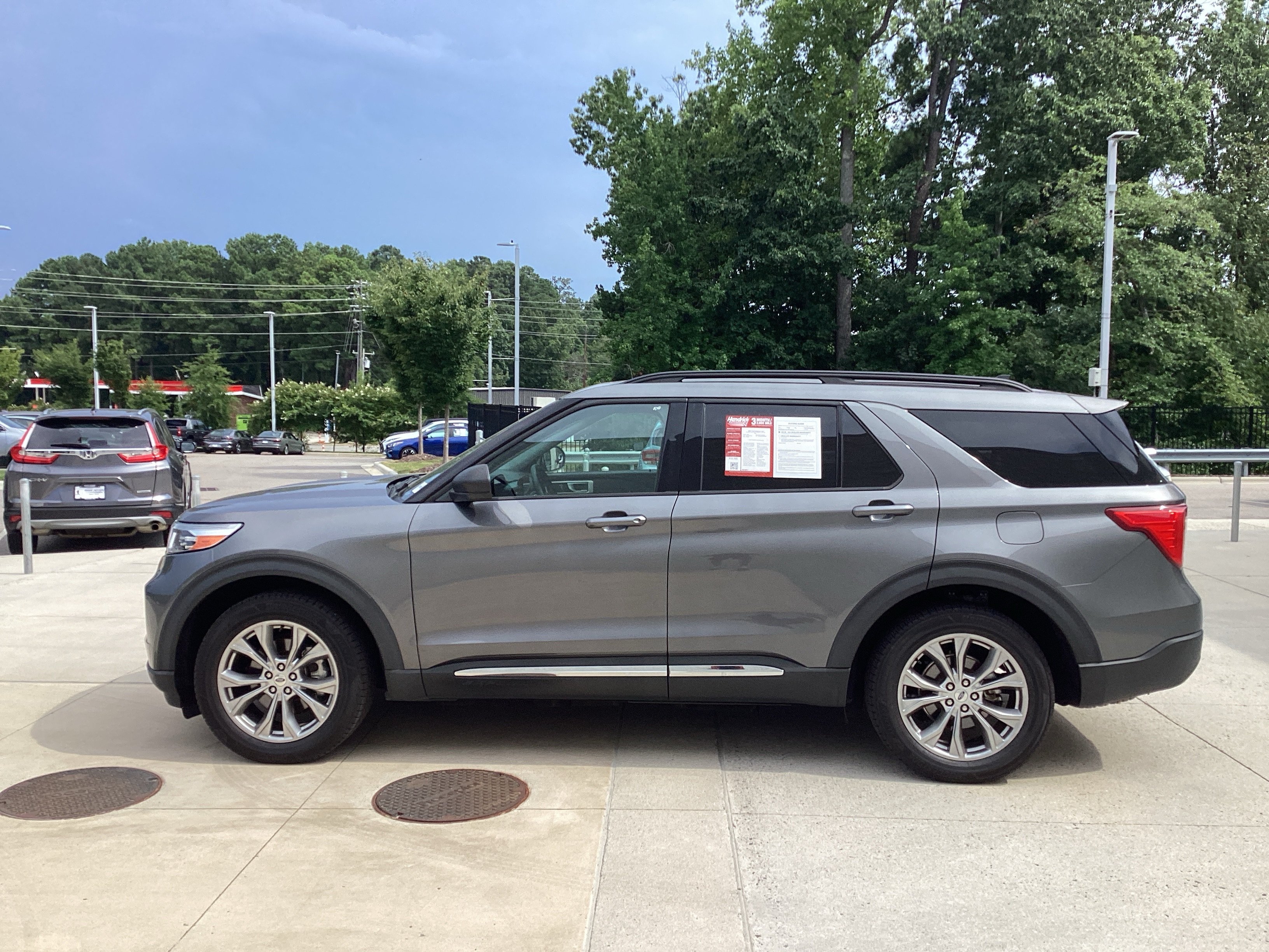 Used 2021 Ford Explorer XLT w/ Equipment Group 202A AWD/4WD image 6