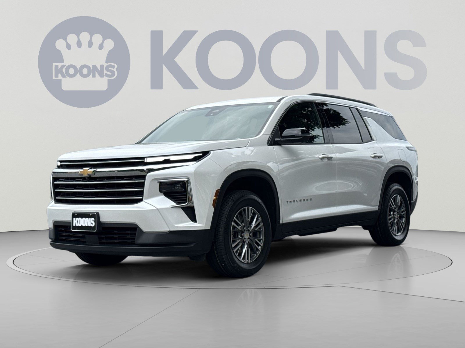 Used 2025 Chevrolet Traverse LT w/ Driver Confidence Package AWD/4WD image 1