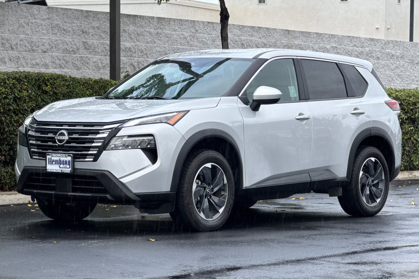 Used 2024 Nissan Rogue SV image 8