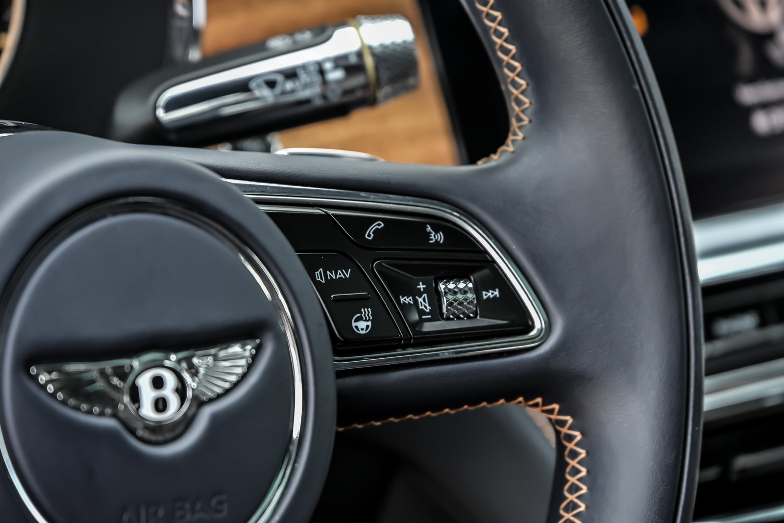 Certified 2023 Bentley Flying Spur Plug-In Hybrid AWD/4WD image 28