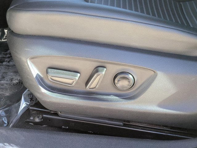 Used 2024 Toyota Camry SE image 6