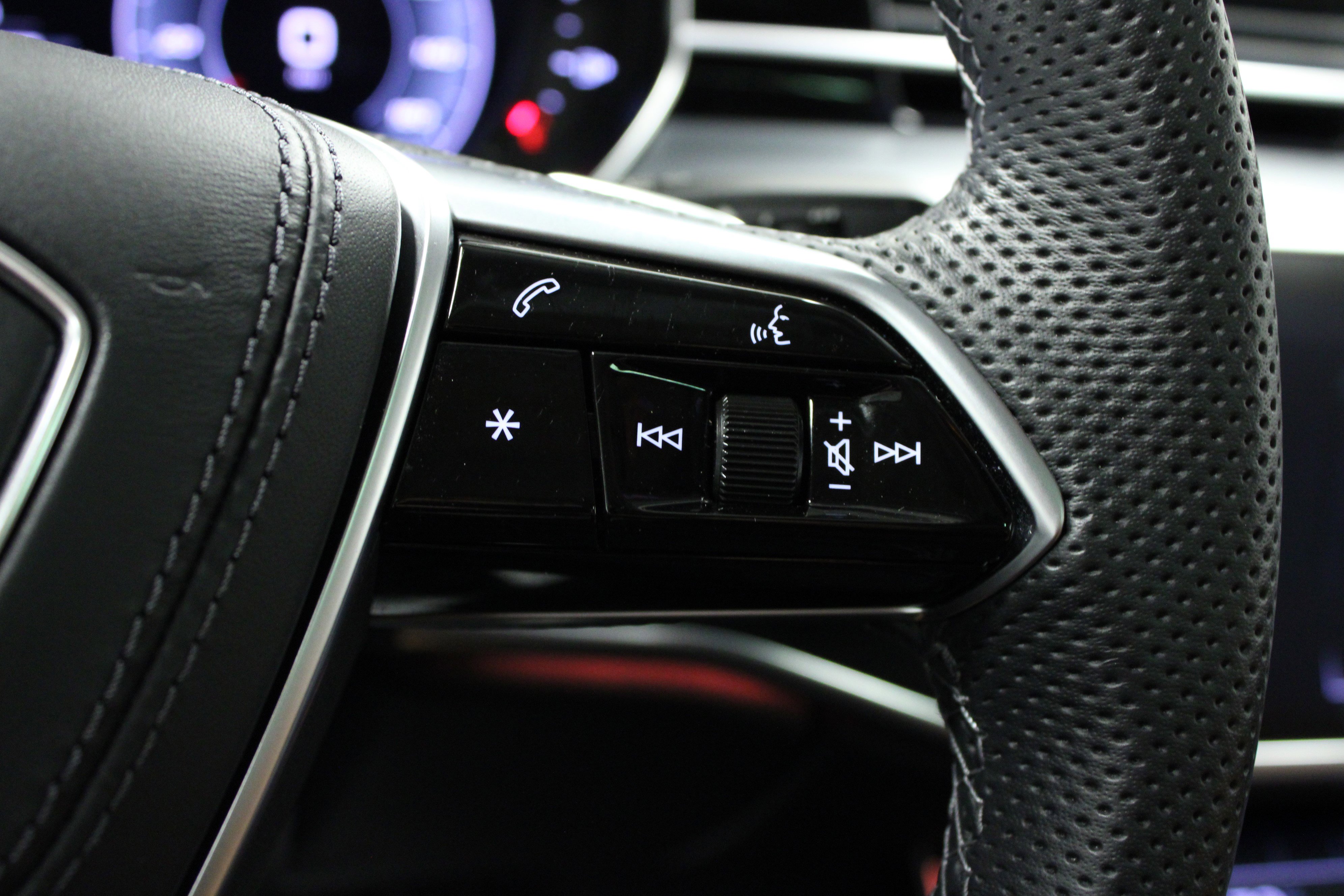 Used 2023 Audi S8 image 21