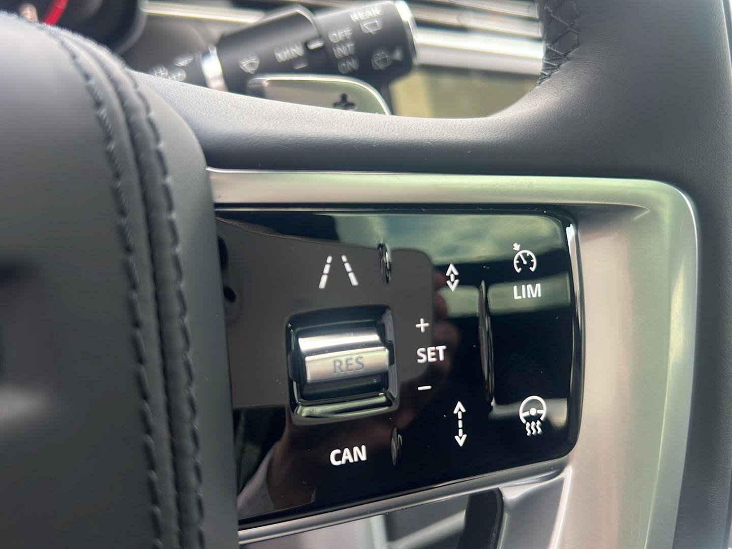New 2026 Land Rover Range Rover Long Wheelbase SE AWD/4WD image 12